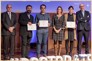 Entrega diploma reconocimento praticipación en Doctorado Industrial
